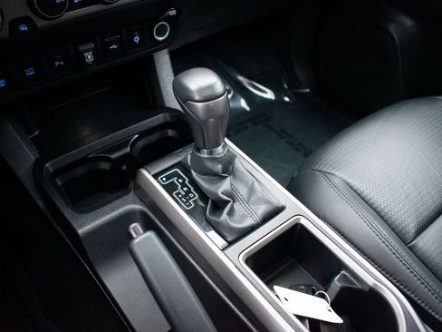 Used 2023 Toyota Tacoma Limited image 27