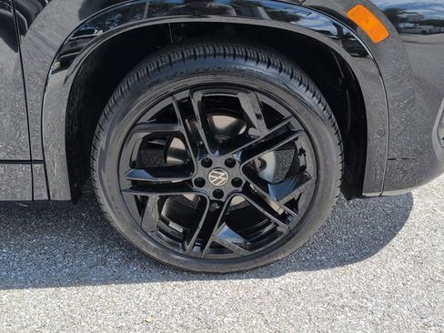 Used 2026 Volkswagen Tiguan SE R-Line image 9