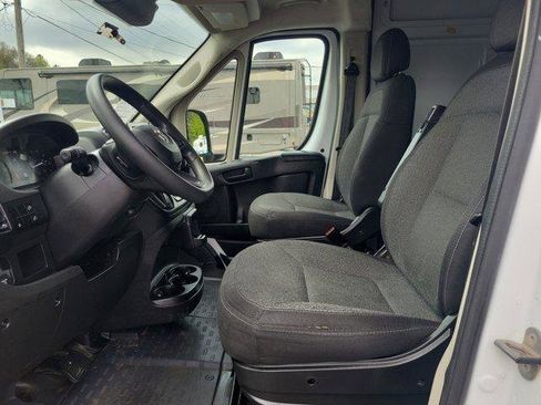 Used 2022 RAM ProMaster 2500 w/ Convenience Group FWD image 17