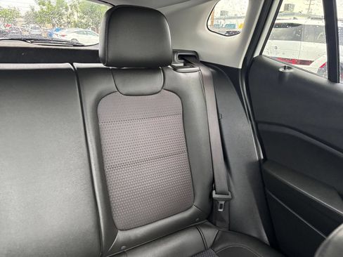 Used 2025 Chevrolet Trax LT FWD image 37