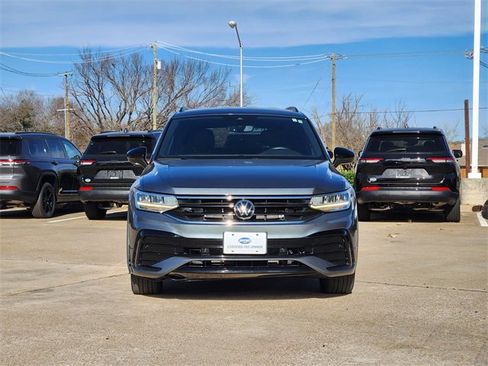 Used 2022 Volkswagen Tiguan SE R-Line image 2