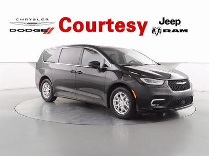 New 2026 Chrysler Pacifica Select