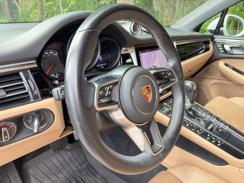 Certified 2021 Porsche Macan AWD/4WD image 16