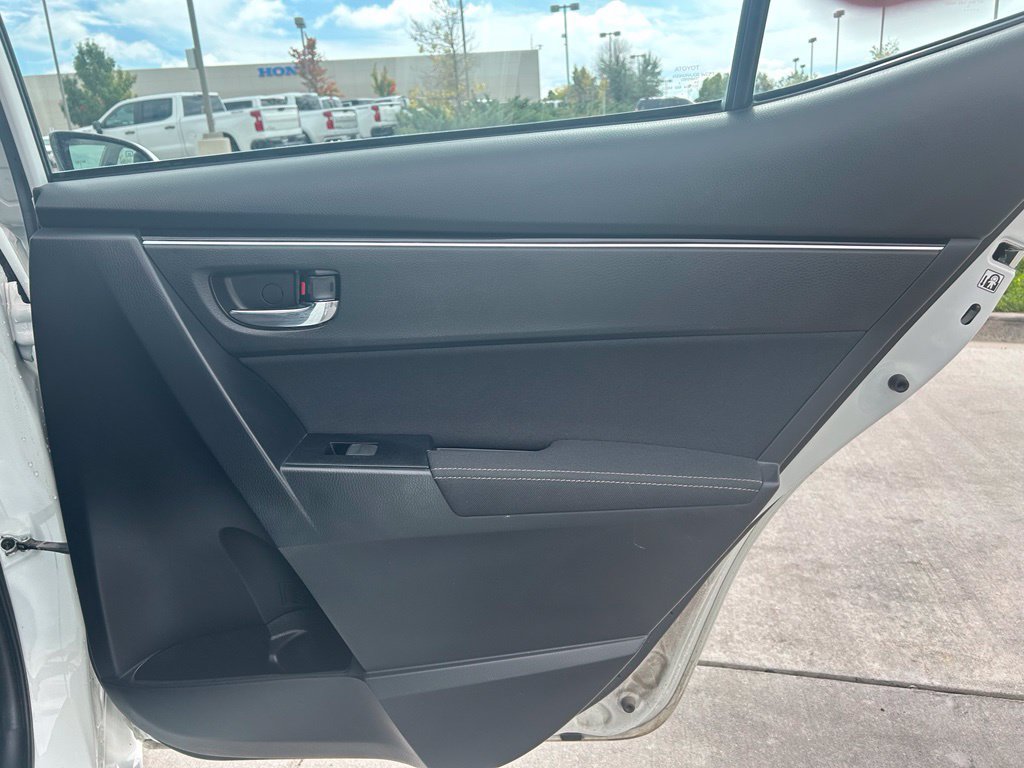 Used 2017 Toyota Corolla LE w/ Carpet Mat Package (TMS) FWD image 27