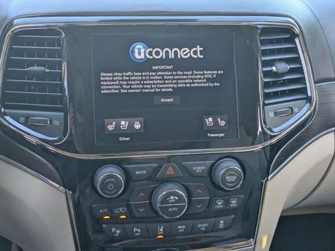 Used 2020 Jeep Grand Cherokee Overland image 11