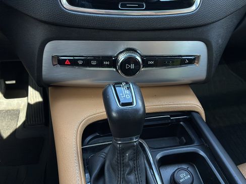 Used 2017 Volvo XC90 T6 Momentum w/ Vision Package AWD/4WD image 22