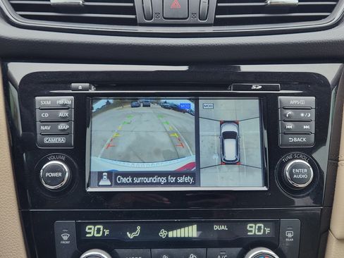 Used 2017 Nissan Rogue SL image 18