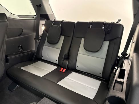 Used 2022 Ford Explorer XLT w/ Equipment Group 202A image 29