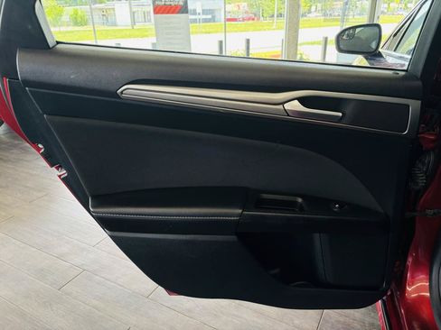 Used 2018 Ford Fusion SE w/ Fusion SE Technology Package FWD image 31