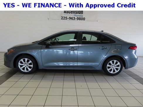 Used 2024 Toyota Corolla LE image 3