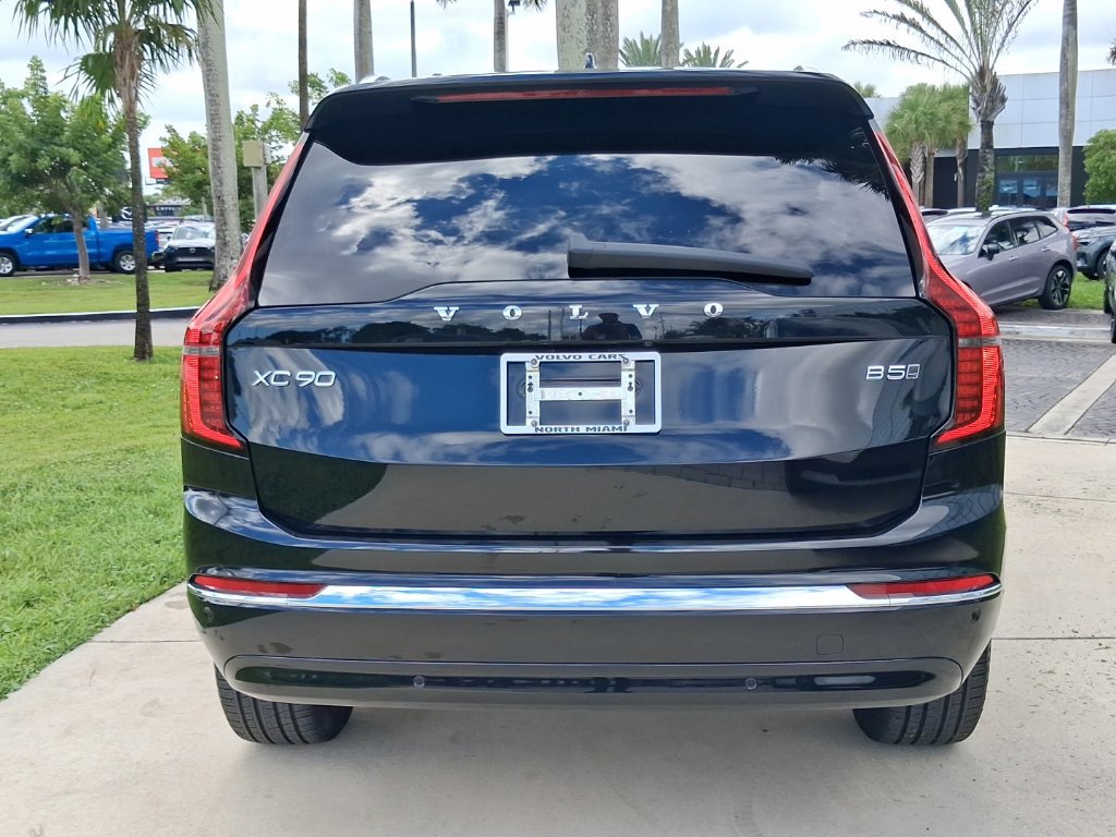 Certified 2025 Volvo XC90 B5 Core w/ Climate Package AWD/4WD image 5