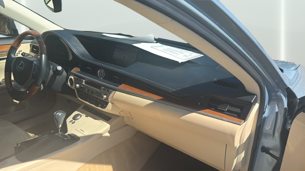 Used 2014 Lexus ES 300h w/ Luxury Package w/Bamboo Trim FWD image 29