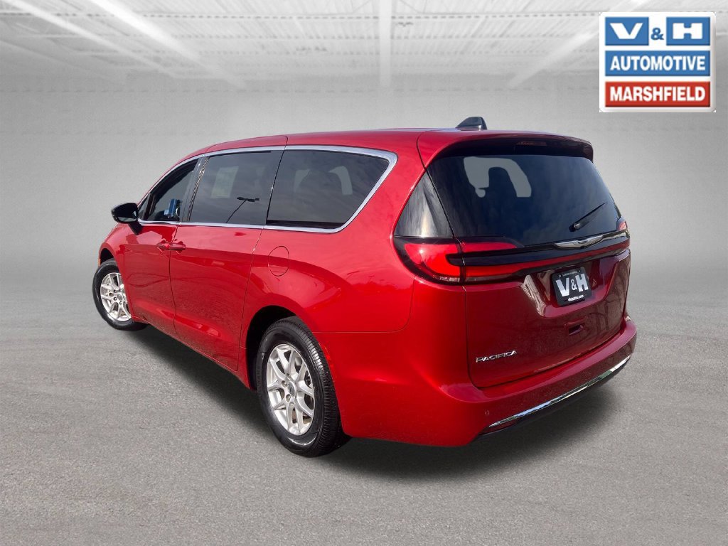 Used 2025 Chrysler Pacifica Select FWD image 30