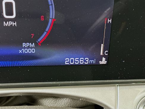 Used 2025 Chevrolet Trax LT w/ LT Convenience Package image 18