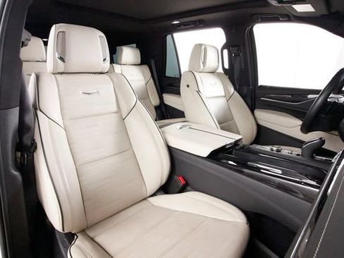 Used 2022 Cadillac Escalade Sport w/ Touring Package AWD/4WD image 21