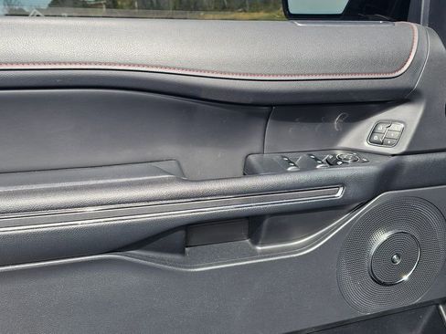 Used 2023 Ford Expedition Limited image 12