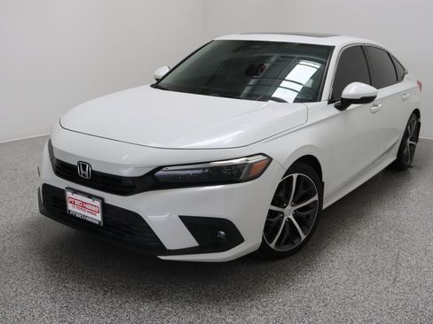 Used 2022 Honda Civic Touring image 2
