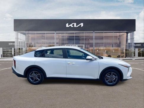 New 2026 Kia K4 FWD image 9