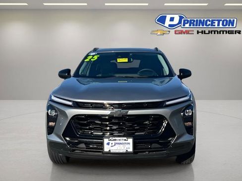 Used 2025 Chevrolet Trax ACTIV w/ Sunroof Package FWD image 2