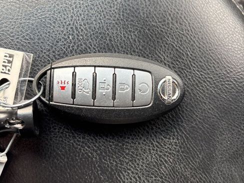 Used 2015 Nissan Pathfinder SL w/ SL Tech Package image 42