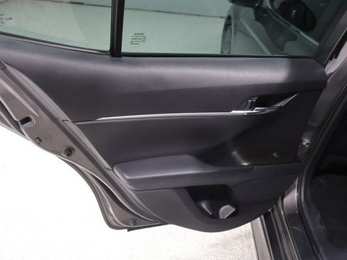 Used 2022 Toyota Camry SE w/ Convenience Package FWD image 18