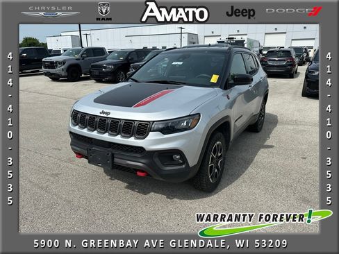 Used 2025 Jeep Compass Trailhawk AWD/4WD image 1