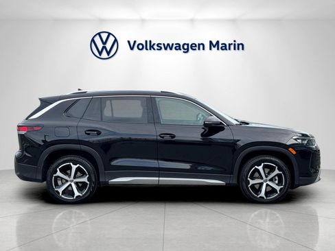 Used 2025 Volkswagen Tiguan SE w/ Panoramic Sunroof Package image 6