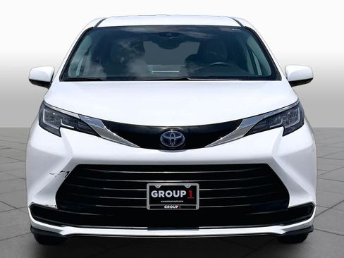 Used 2023 Toyota Sienna LE FWD image 4