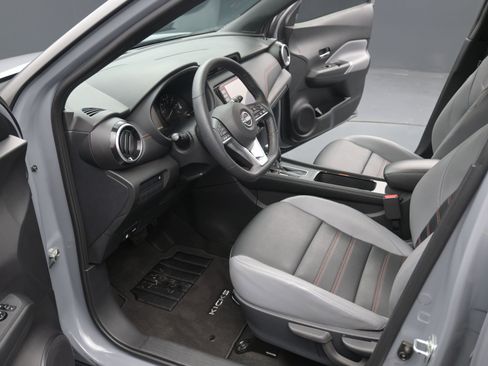 Used 2023 Nissan Kicks SR w/ SR Premium Package FWD image 12