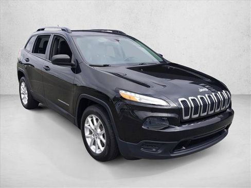 Used 2016 Jeep Cherokee Sport FWD image 3