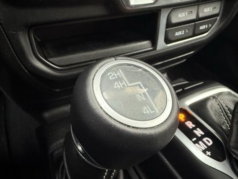 Used 2020 Jeep Gladiator Overland image 26