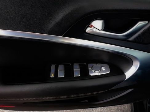 Used 2025 Genesis G70 2.5T image 69