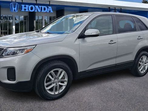 Used 2014 Kia Sorento LX FWD image 4