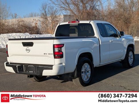 Used 2024 Nissan Frontier SV w/ SV Convenience Package image 3