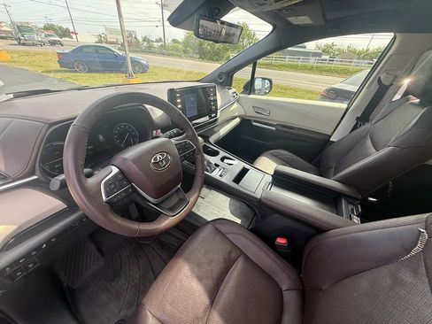 Used 2022 Toyota Sienna Platinum image 14