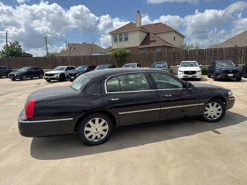 Used 2003 Lincoln Town Car Cartier L image 9