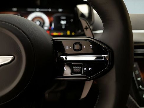 Used 2025 Aston Martin Vanquish V12 image 40