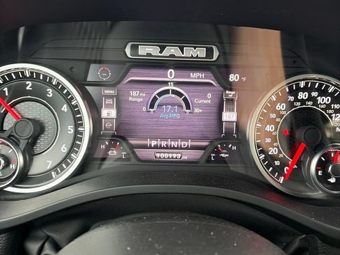 Used 2024 RAM 1500 Laramie AWD/4WD image 4