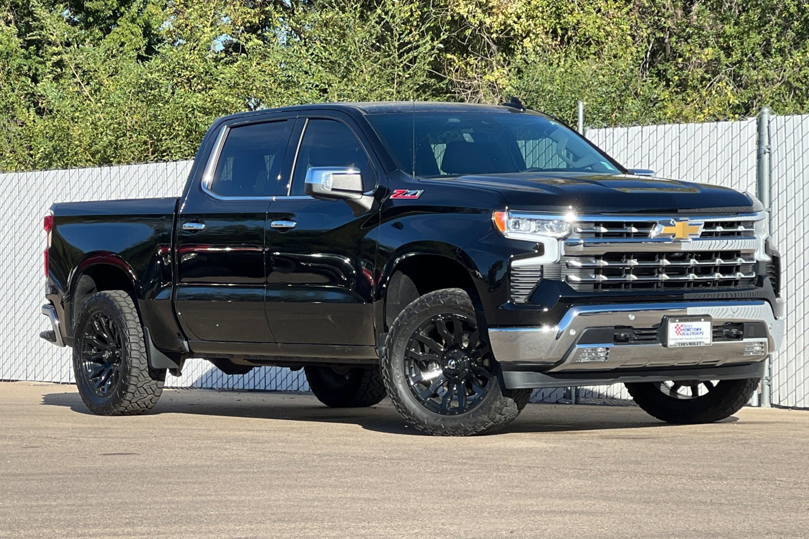 Used 2023 Chevrolet Silverado 1500 LTZ w/ LTZ Premium Package AWD/4WD image 2