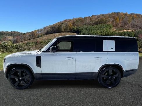 Used 2023 Land Rover Defender 130 X-Dynamic SE image 4