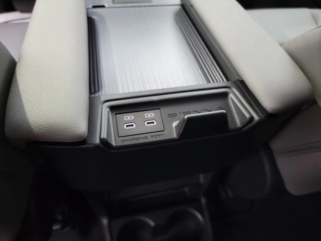 Used 2026 Toyota Sienna XLE FWD image 19
