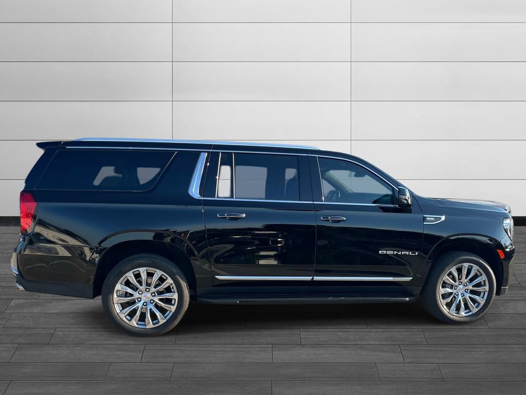 Used 2023 GMC Yukon XL Denali w/ Advanced Technology Package AWD/4WD image 6