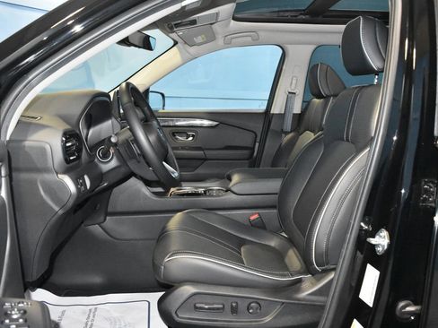 Used 2025 Honda Pilot Elite image 7