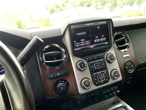 Used 2014 Ford F250 Lariat w/ Lariat Ultimate Package AWD/4WD image 18