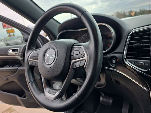 Used 2019 Jeep Grand Cherokee Limited image 14