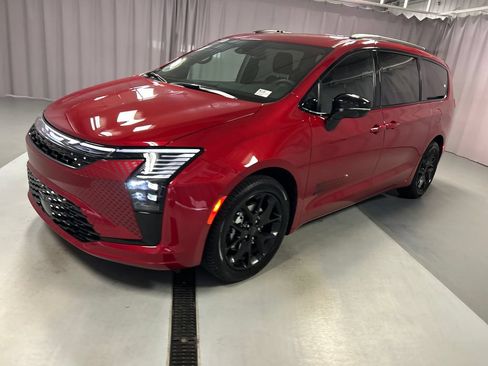 New 2027 Chrysler Pacifica Select FWD image 3