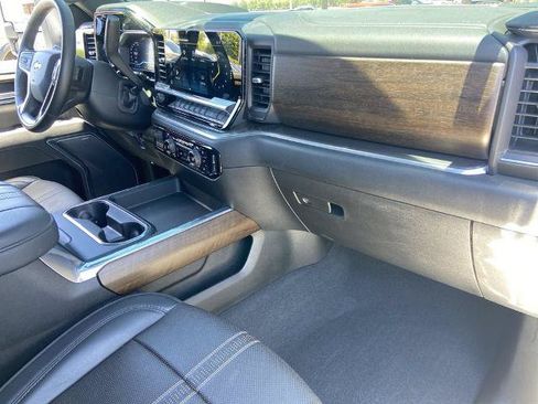 Used 2025 Chevrolet Silverado 2500 High Country w/ Technology Package AWD/4WD image 25