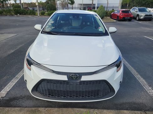 Certified 2021 Toyota Corolla LE image 2
