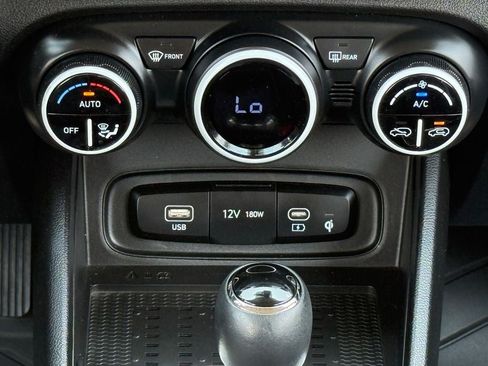 Used 2024 Hyundai Venue Limited FWD image 26