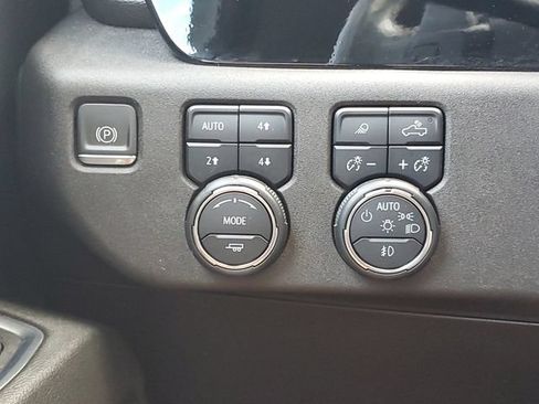 Certified 2024 Chevrolet Silverado 1500 LTZ w/ LTZ Convenience Package II AWD/4WD image 18